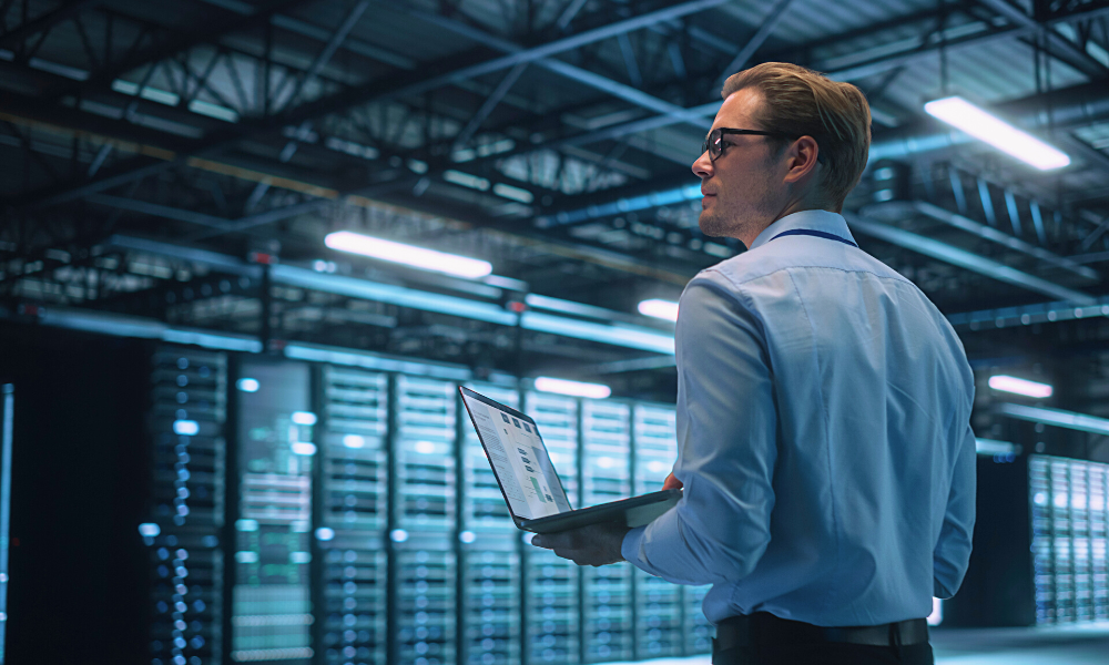 Sydney Managed IT Data Recovery Plan IT personnel inspecting a cloud computing server